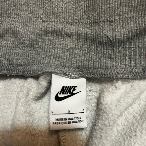 Women’s Nike sweat shorts - Picture 2 of 3